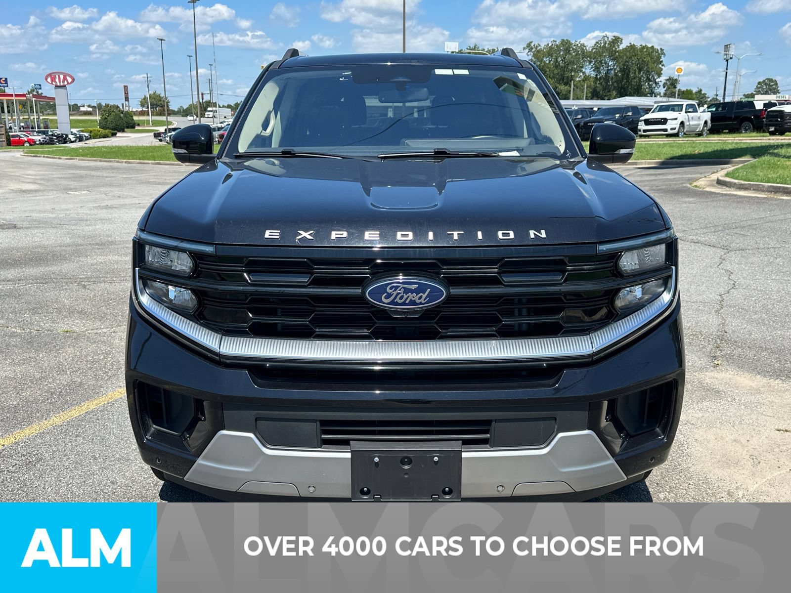 Used 2025 Ford Expedition Platinum w/ Driver's Package AWD/4WD image 2