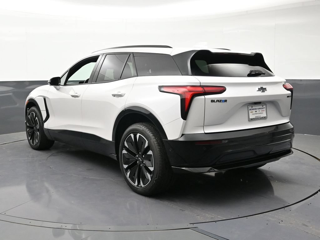 Used 2025 Chevrolet Blazer EV RS w/ Super Cruise Package AWD/4WD image 3