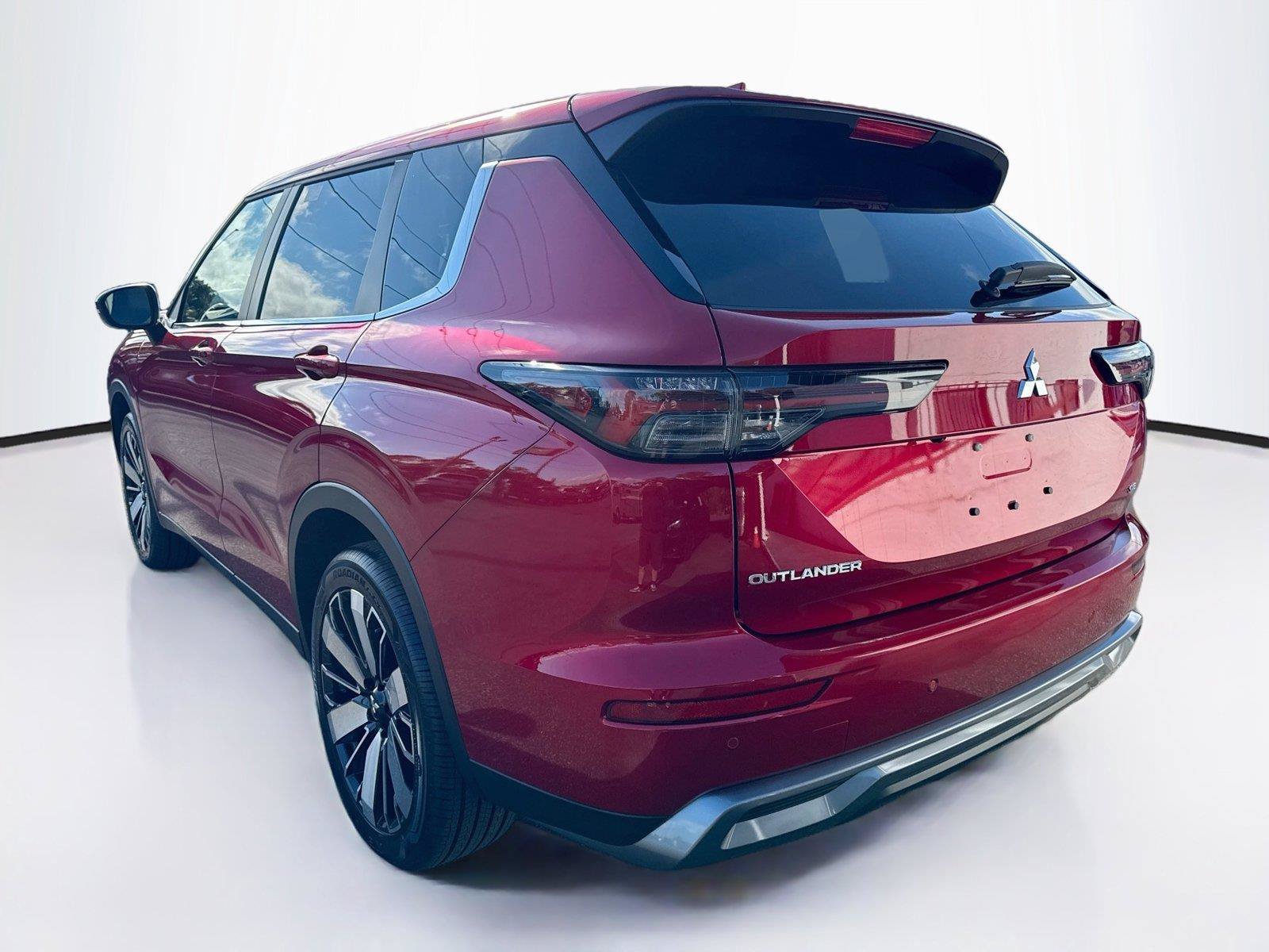 New 2026 Mitsubishi Outlander SE FWD image 3