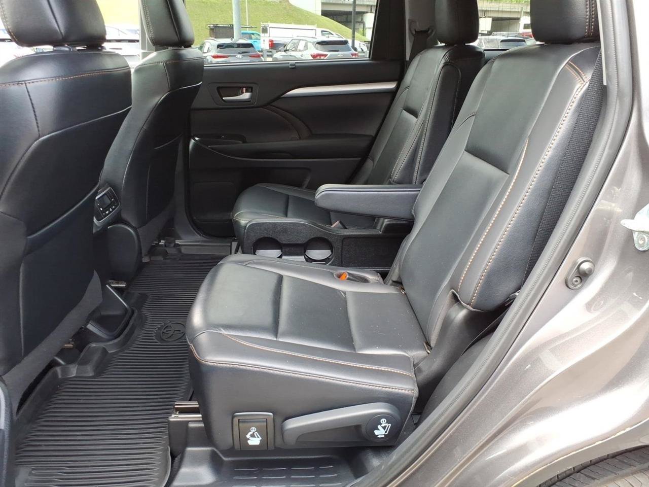 Used 2019 Toyota Highlander XLE AWD/4WD image 7