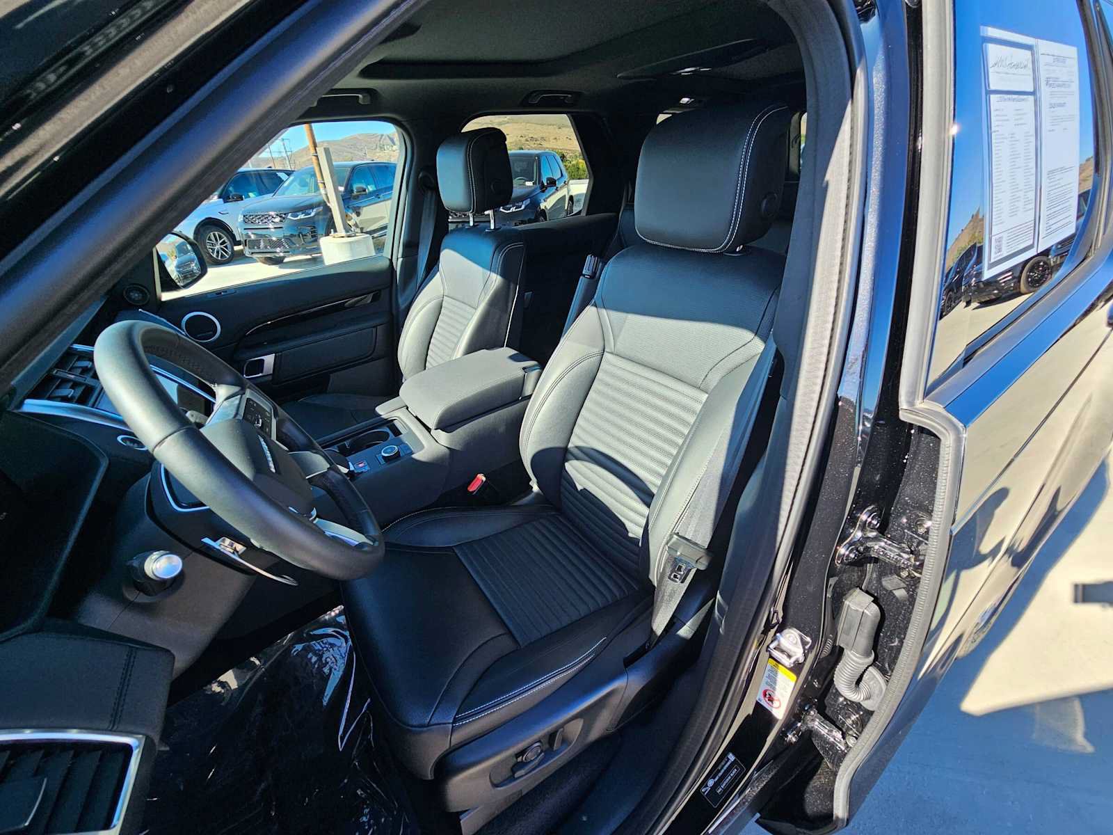 Used 2025 Land Rover Discovery S AWD/4WD image 21