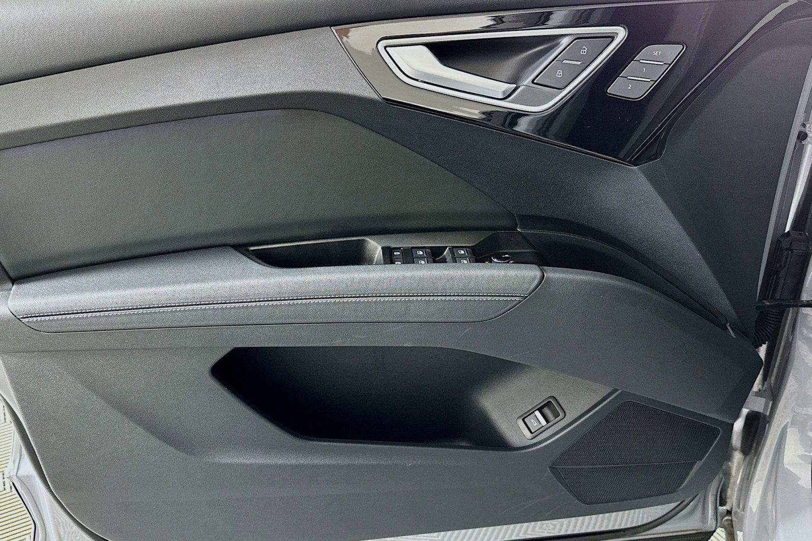 Used 2024 Audi Q4 e-tron Premium Plus w/ Premium Plus image 21