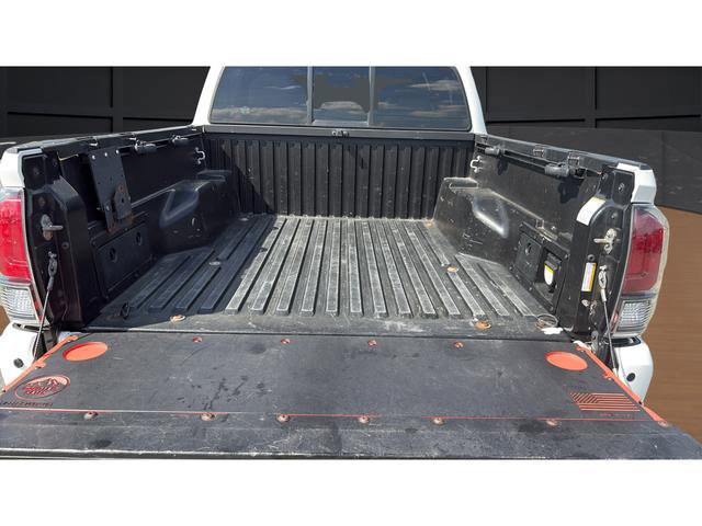 Used 2016 Toyota Tacoma TRD Off-Road w/ Premium & Technology Package AWD/4WD image 26