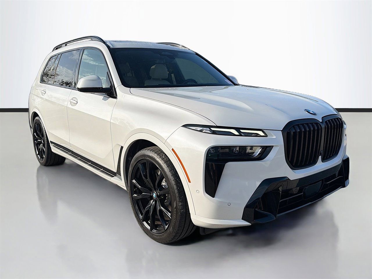 Used 2023 BMW X7 xDrive40i w/ Executive Package image 2