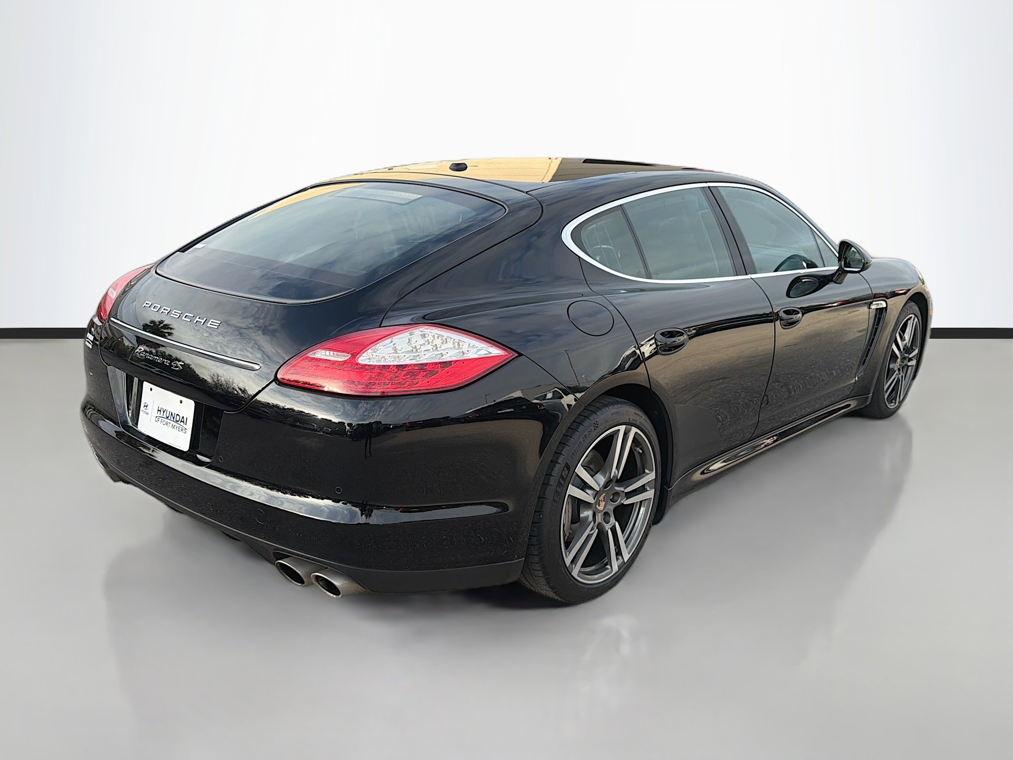 Used 2011 Porsche Panamera 4S image 3