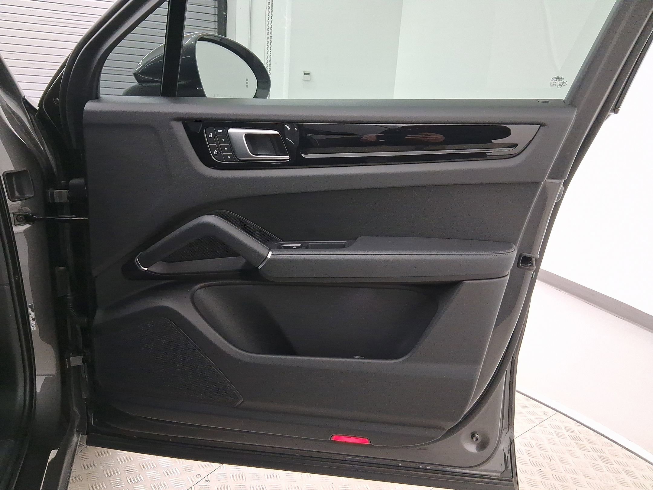 Used 2023 Porsche Cayenne E-Hybrid image 38