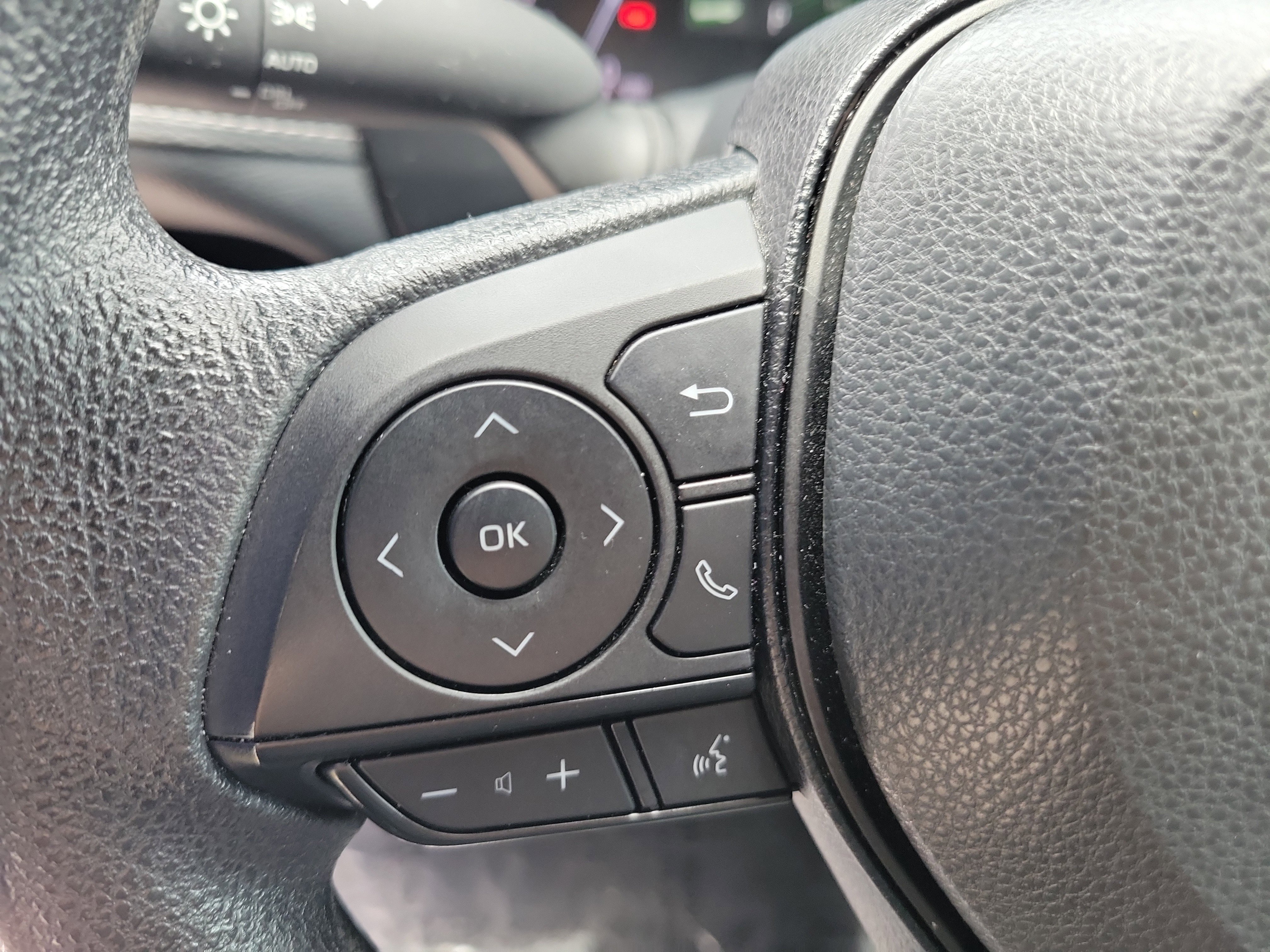 Used 2024 Toyota RAV4 XLE FWD image 29