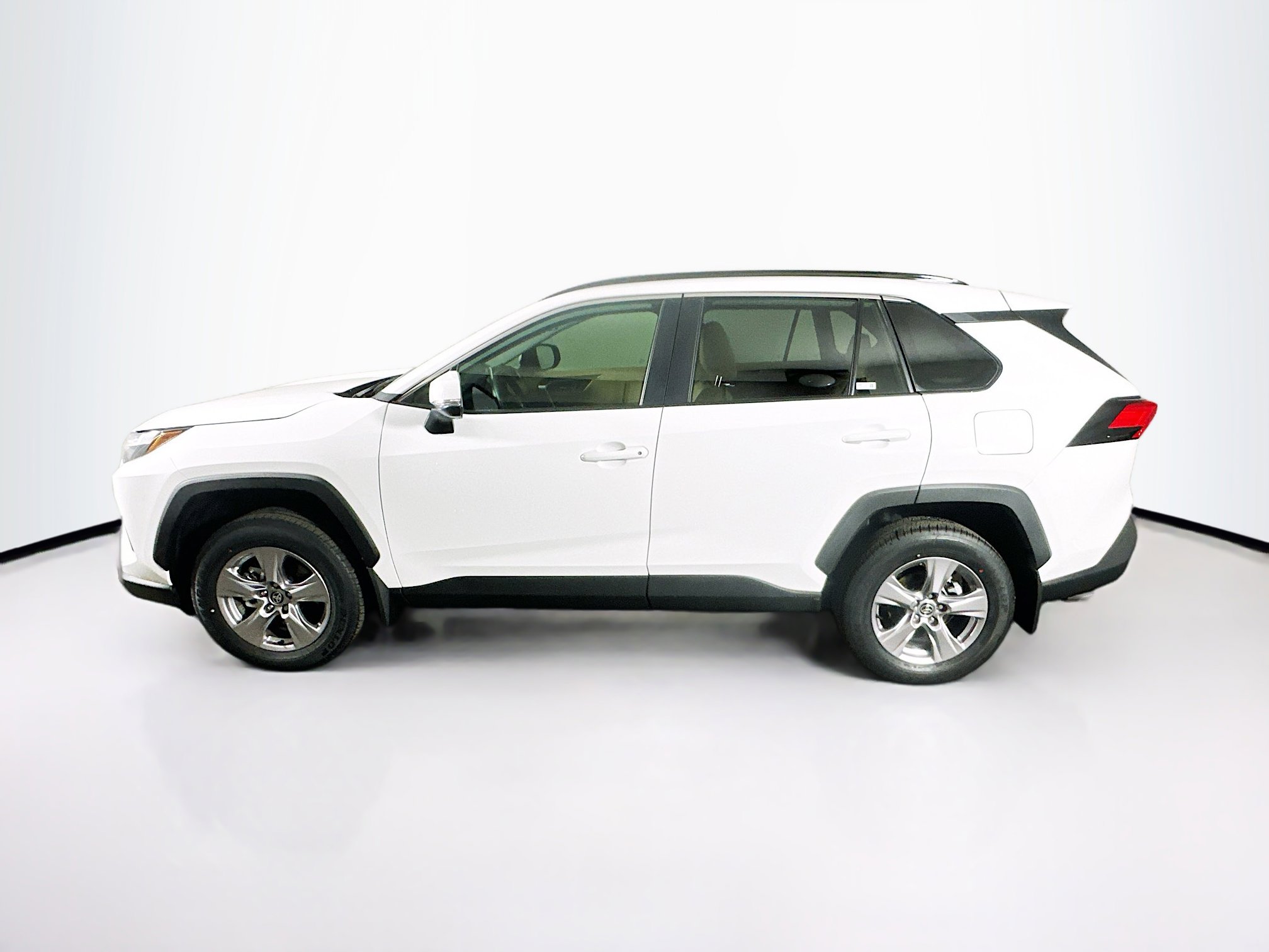 Used 2025 Toyota RAV4 XLE w/ Convenience Package image 4
