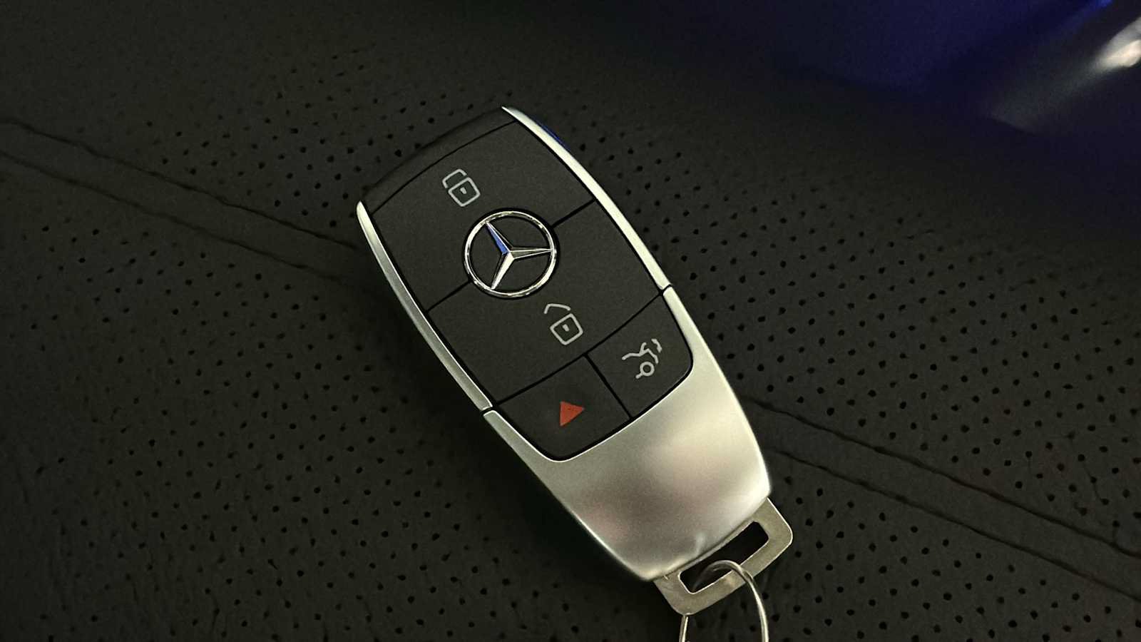 New 2026 Mercedes-Benz GLS 450 4MATIC image 40