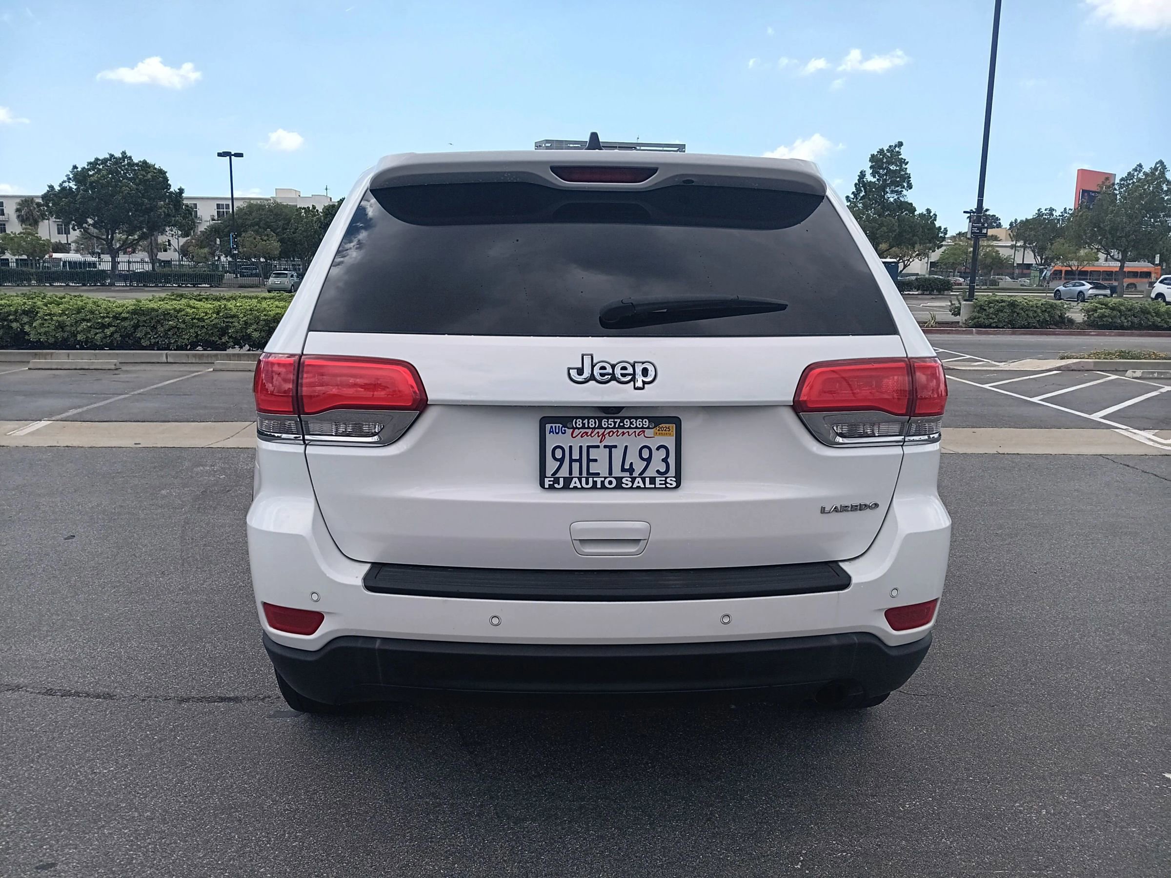Used 2017 Jeep Grand Cherokee Laredo image 7