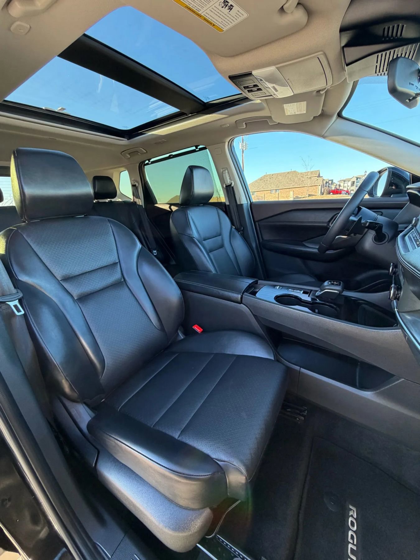 Used 2023 Nissan Rogue SV w/ SV Premium B Package image 37