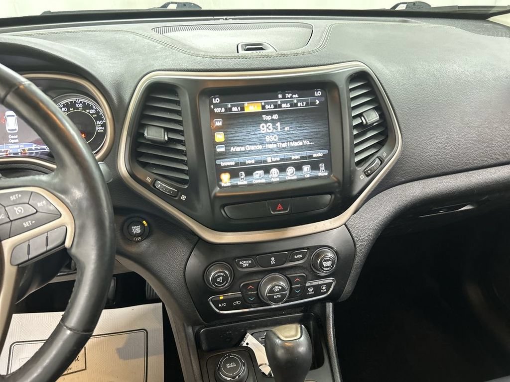 Used 2017 Jeep Cherokee Limited AWD/4WD image 18