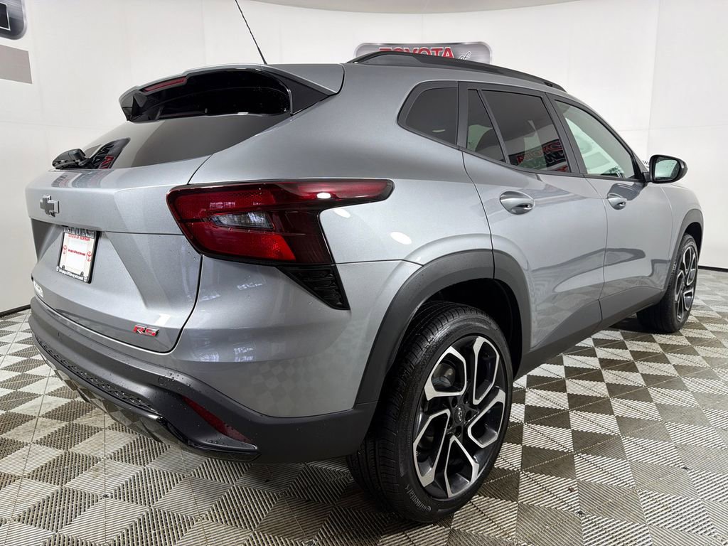 Used 2025 Chevrolet Trax RS w/ Driver Confidence Package FWD image 3