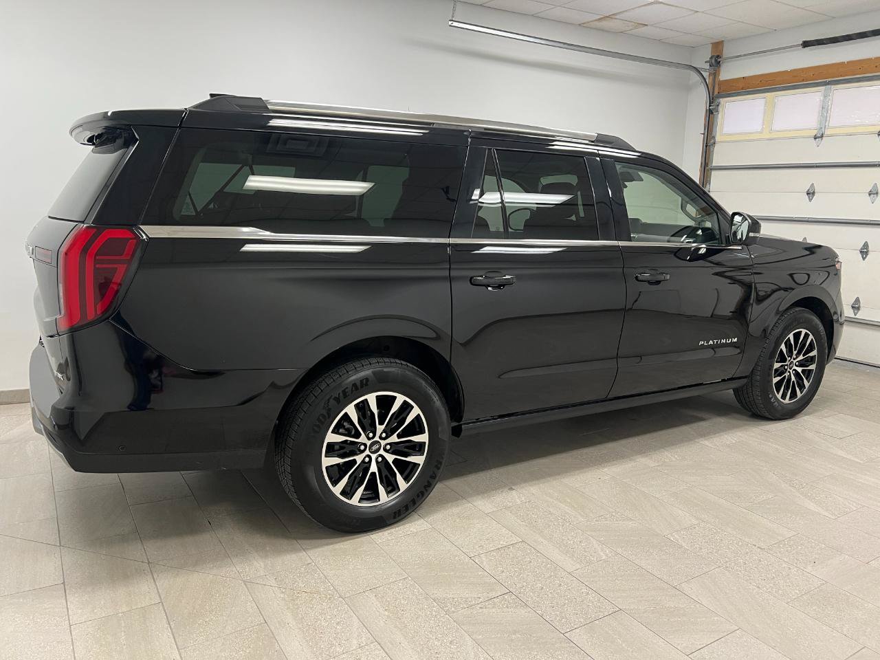 Used 2025 Ford Expedition Max Platinum AWD/4WD image 13