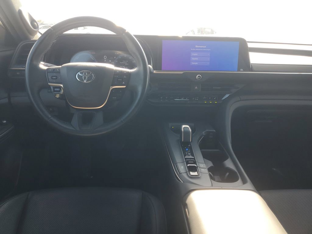 Used 2023 Toyota Crown Limited image 9