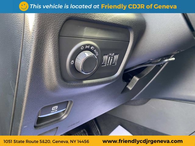 Used 2026 Jeep Grand Cherokee Altitude AWD/4WD image 23