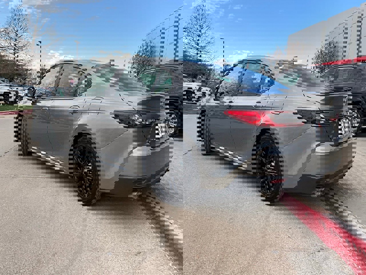 Used 2025 Toyota Camry SE image 8