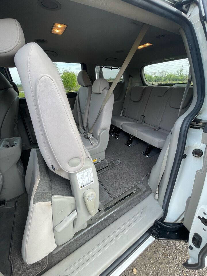 Used 2016 Kia Sedona LX w/ LX Convenience Package image 7