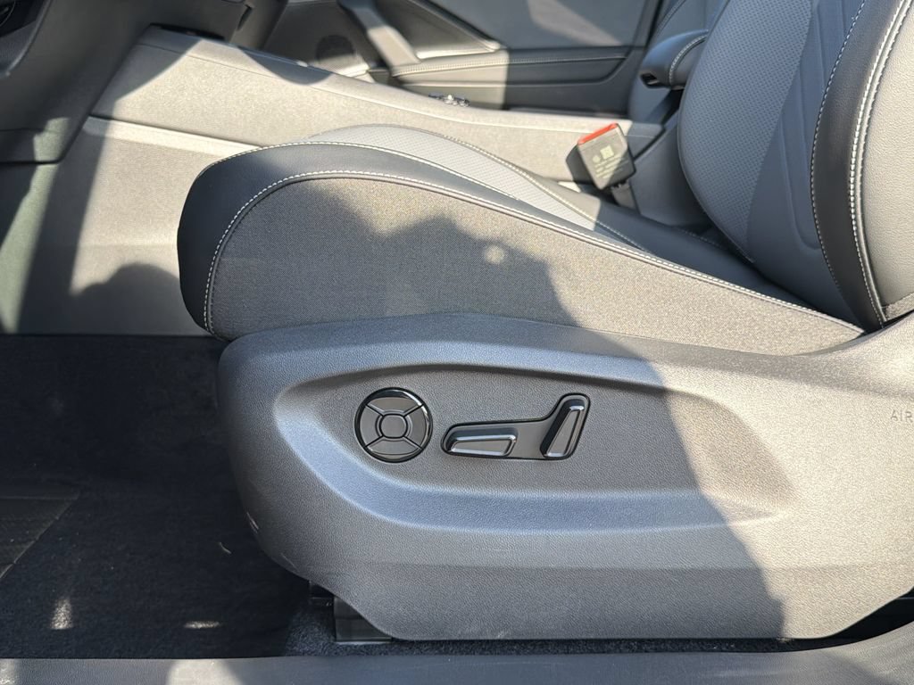 New 2026 Volkswagen Tiguan SE FWD image 22