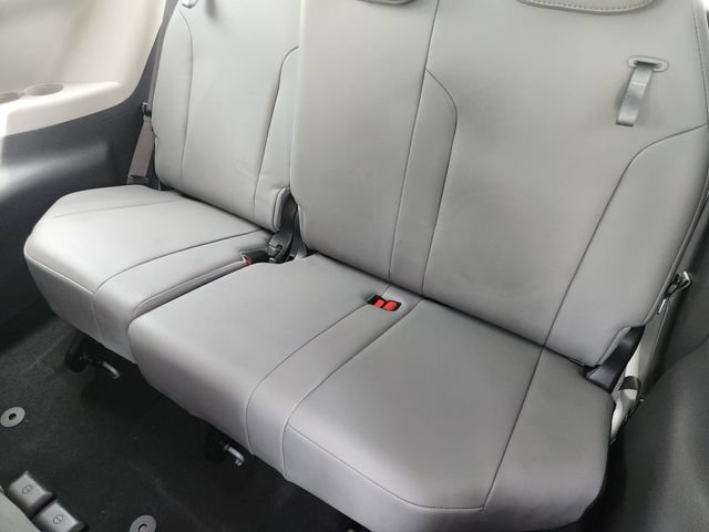 Used 2022 Toyota Sienna XLE FWD image 29