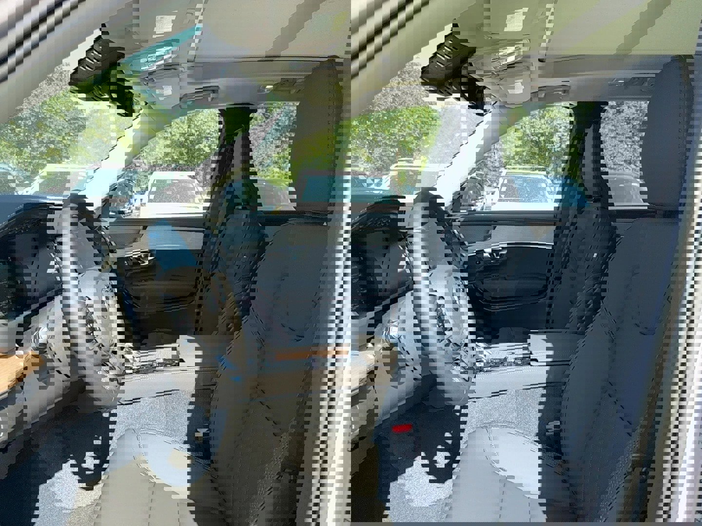 New 2026 Volvo XC90 B5 Plus w/ Protection Package image 13