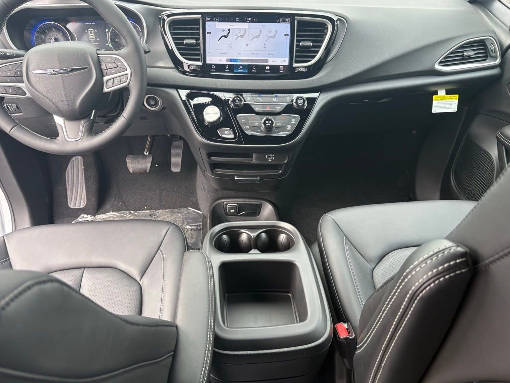 New 2026 Chrysler Voyager LX image 36