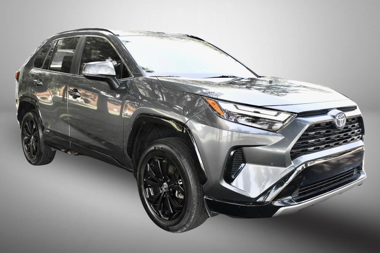 Used 2022 Toyota RAV4 SE w/ Convenience Package AWD/4WD image 9