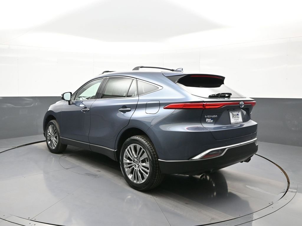 Certified 2023 Toyota Venza XLE AWD/4WD image 8