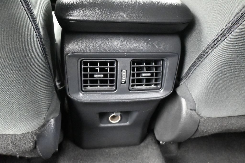 Used 2025 Toyota RAV4 LE AWD/4WD image 30