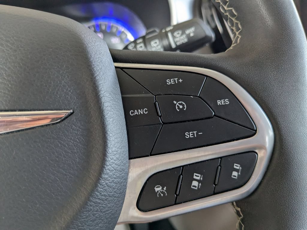 Used 2024 Chrysler Pacifica Touring-L FWD image 15