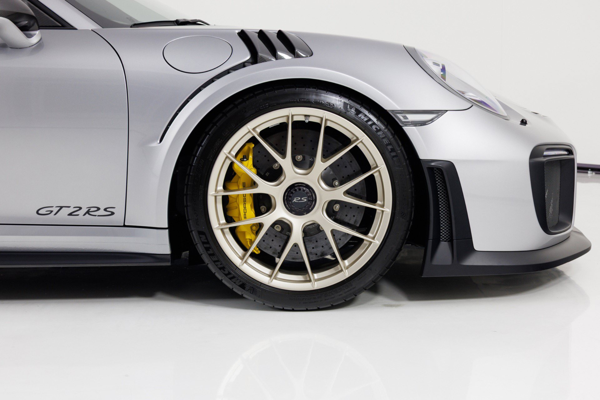 Used 2018 Porsche 911 GT2 RS RWD image 13