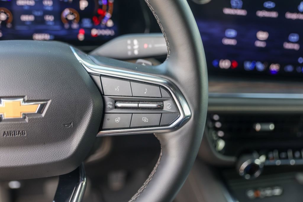 Used 2025 Chevrolet Suburban Premier w/ Sun And Tow Package AWD/4WD image 13