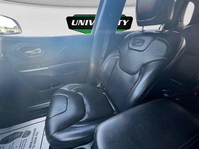 Used 2019 Jeep Cherokee Overland w/ Technology Group AWD/4WD image 12