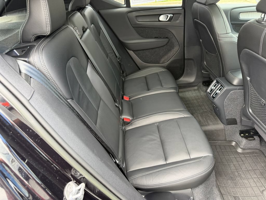 Certified 2023 Volvo XC40 B5 Plus w/ Driver Assist Package AWD/4WD image 18