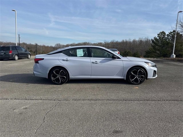 Used 2024 Nissan Altima 2.5 SR w/ SR Premium Package image 3