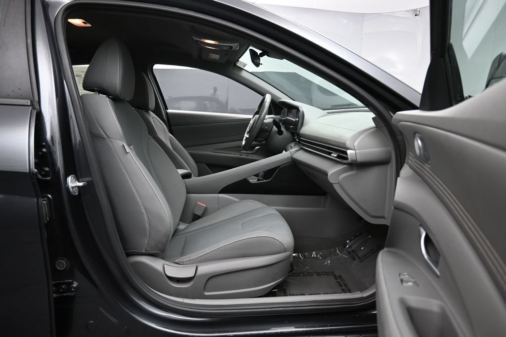 Used 2023 Hyundai Elantra SEL w/ Convenience Package FWD image 28