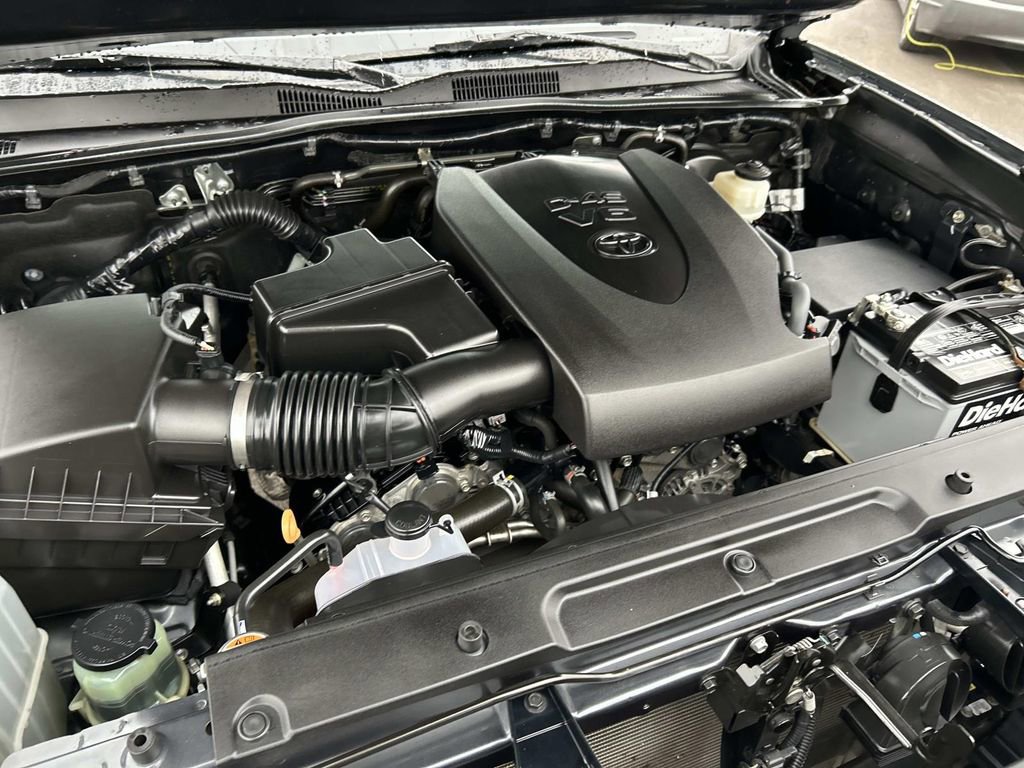 Used 2020 Toyota Tacoma SR5 image 15