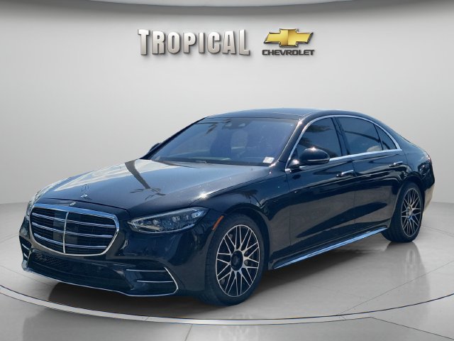 Used 2022 Mercedes-Benz S 580 4MATIC Sedan w/ AMG Line Package image 2
