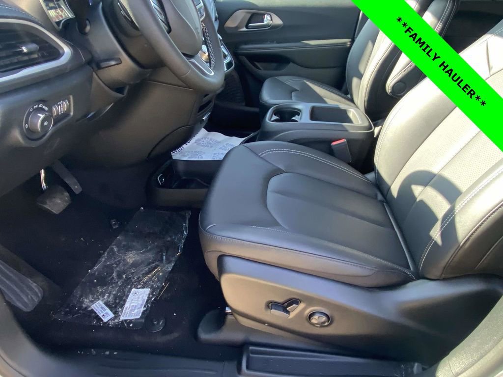 New 2026 Chrysler Pacifica Select image 42