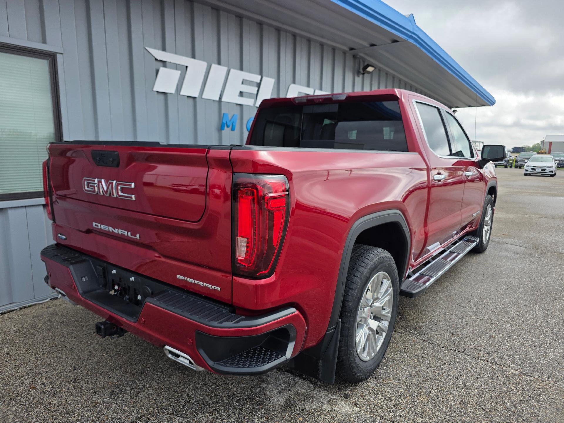 Used 2024 GMC Sierra 1500 Denali w/ Technology Package AWD/4WD image 6