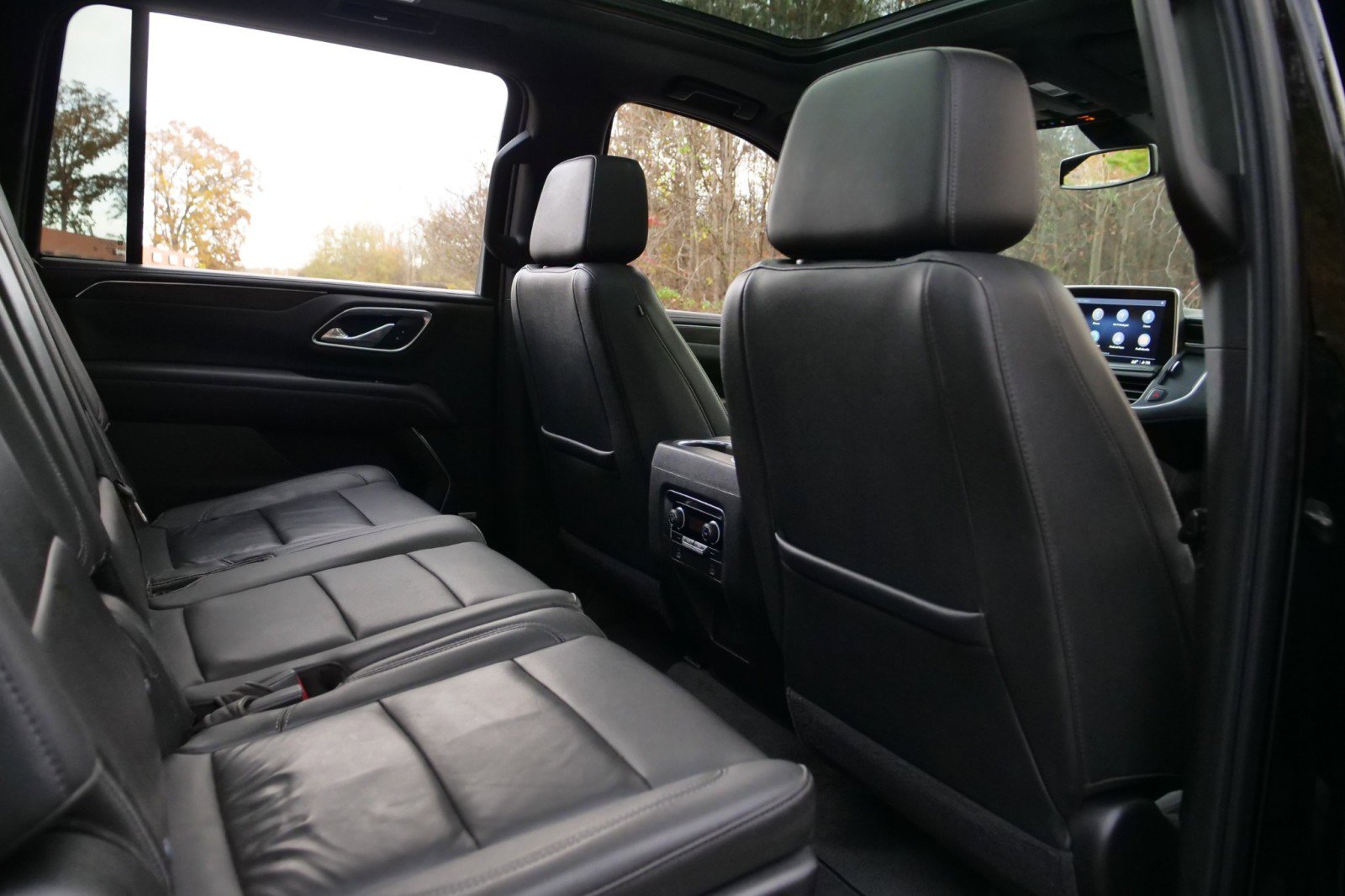 Used 2021 Chevrolet Suburban LT image 36