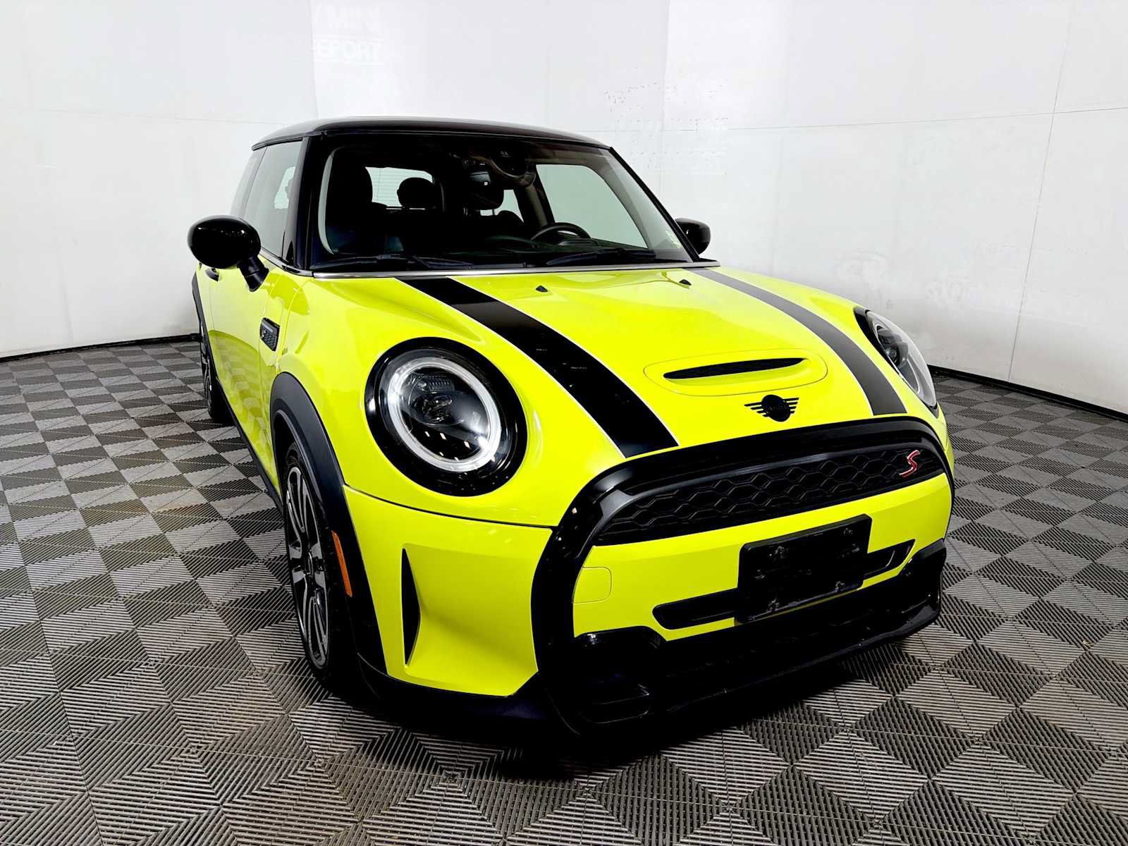 Used 2023 MINI Cooper S w/ Signature Upholstery Package FWD image 2