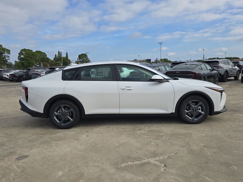 New 2025 Kia K4 LXS image 9