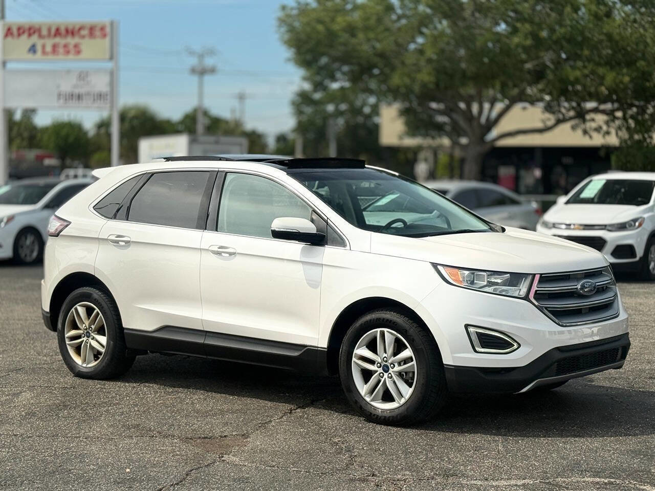 Used 2017 Ford Edge SEL w/ Equipment Group 201A FWD image 10