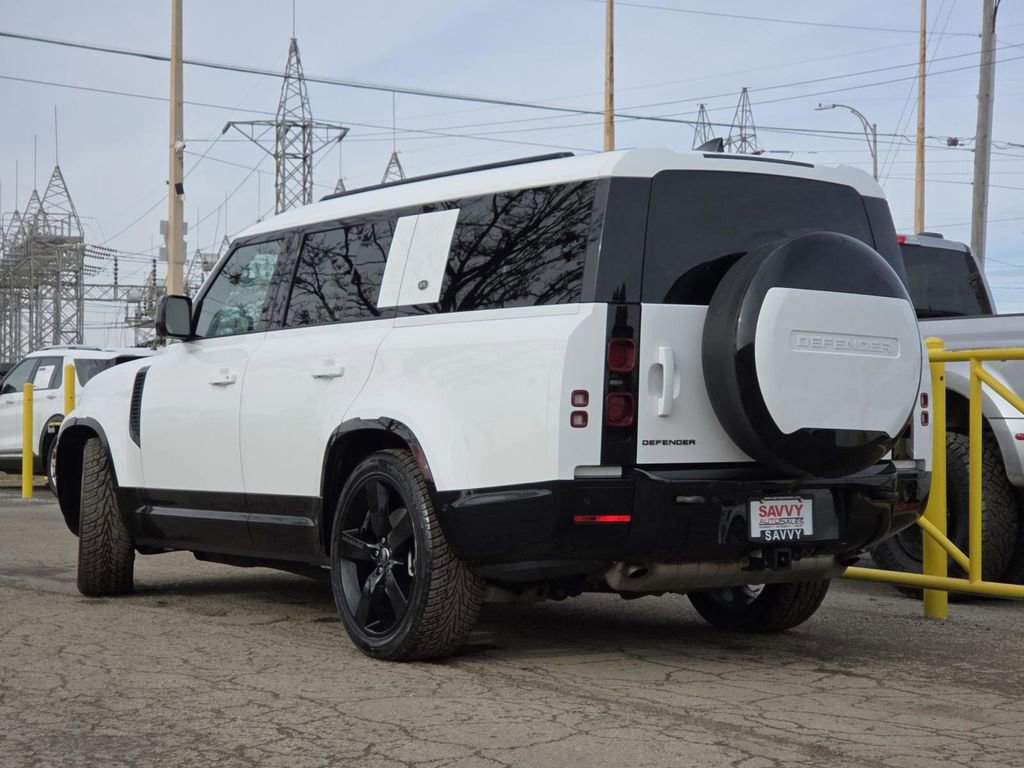 Used 2024 Land Rover Defender 130 X-Dynamic SE image 12