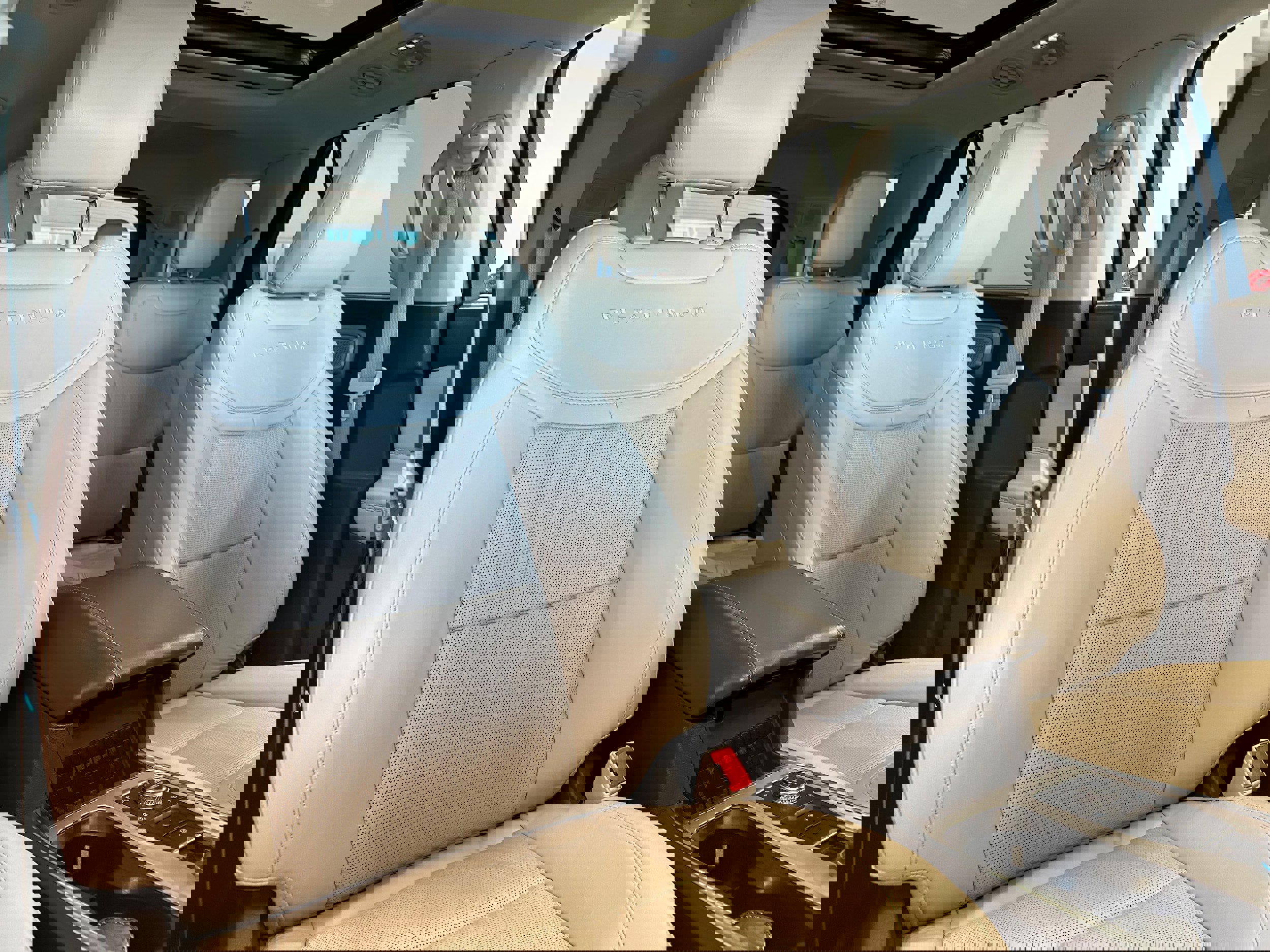 Used 2021 Ford Explorer Platinum w/ Equipment Group 601A image 17