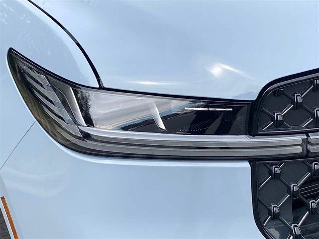 Used 2025 Lincoln Navigator Reserve w/ Jet Appearance Package image 4