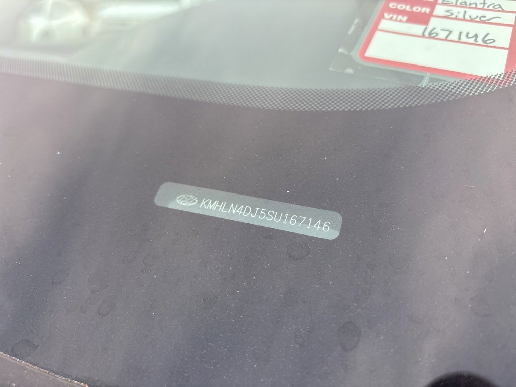 Used 2025 Hyundai Elantra Limited image 9