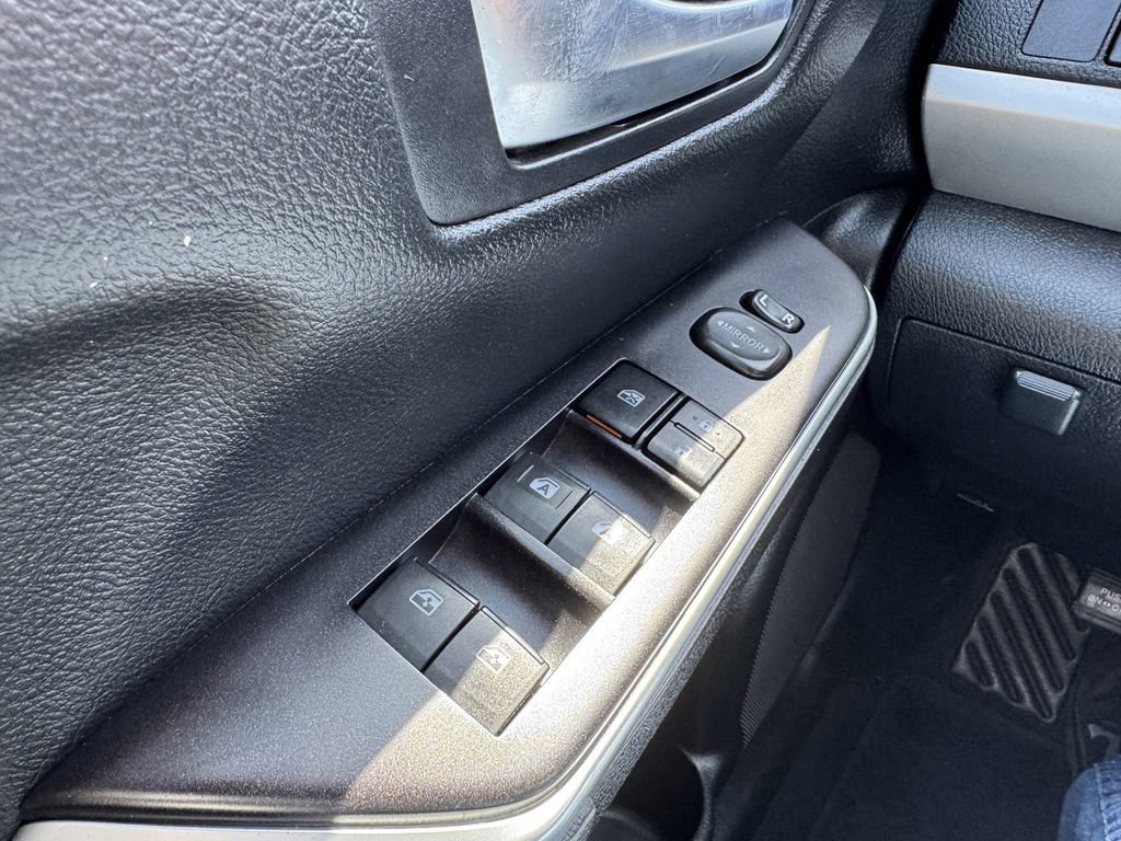 Used 2015 Toyota Camry SE FWD image 22
