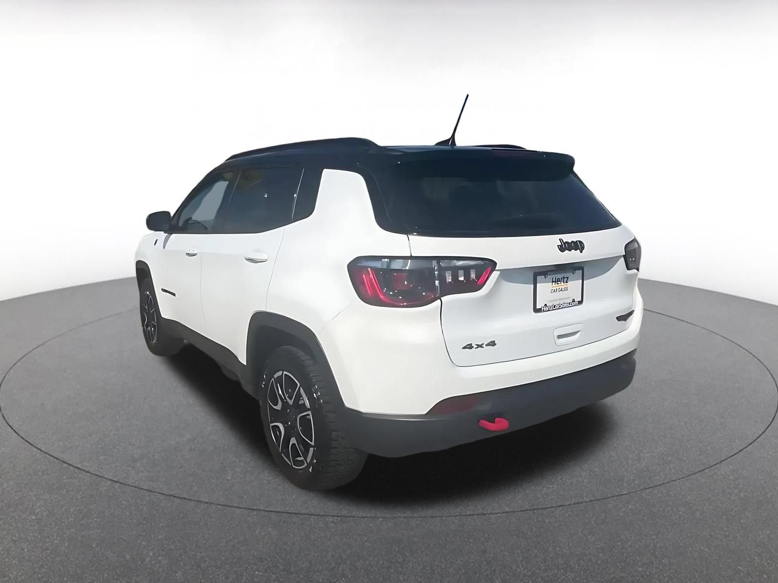 Used 2025 Jeep Compass Trailhawk AWD/4WD image 9